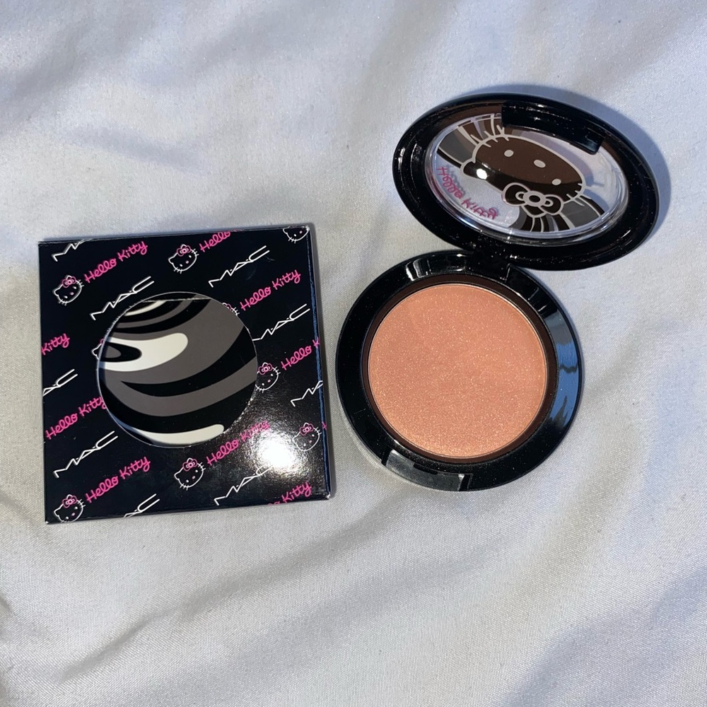 MAC Cosmetics Hello Kitty Makeup Collection 2009 - Picture 8 of 16